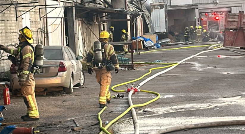 اشتعال مصانع في مستوطنة عمنوئيل طريق واد قانا